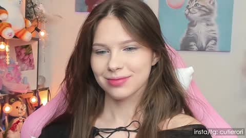 Rori  Instagram cutierori  online show from 16, 1, 2025