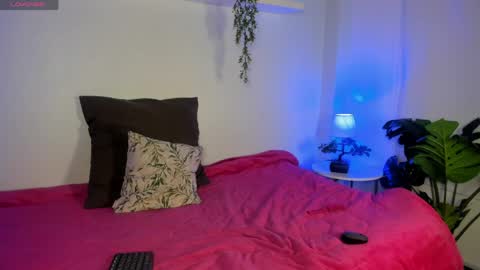 Snapshot of cuttie_blondie_dh chatting on 5, 5, 2026 Laura online show from 5, 5, 2026