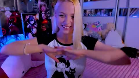 Snapshot of cuttie_ponyy chatting on 22, 3, 2026 Nora online show from 22, 3, 2026