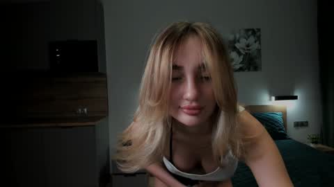 Snapshot of cuttiechloe chatting on 18, 12, 2024 CuttieChloe online show from 18, 12, 2024