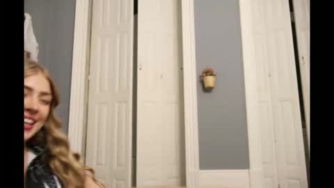 Snapshot of cyberm4ry chatting on 1, 11, 2025 mary online show from 1, 11, 2025