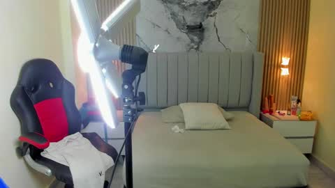 C Y N T H I A  online show from 7, 10, 2025