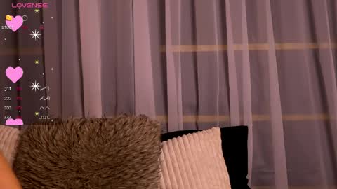 Snapshot of cynthiawest chatting on 27, 5, 2026 Ivy online show from 27, 5, 2026