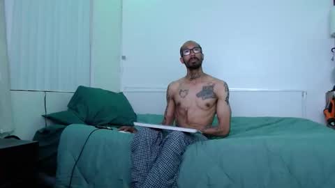 Snapshot of cyrusveal3 chatting on 11, 5, 2026 SkinnyTattedGuy online show from 11, 5, 2026