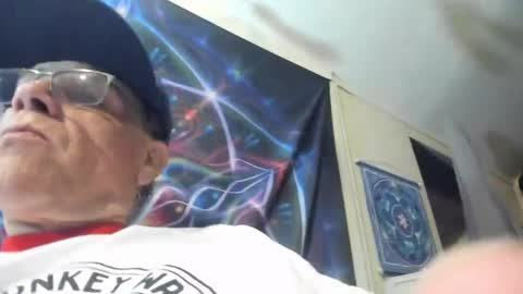 Snapshot of czechlove chatting on 5, 10, 2025 Andrew Thomas online show from 5, 10, 2025