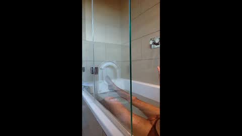 daddys_here_x online show from 4, 3, 2026