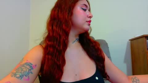 Snapshot of daddys_little_secrett chatting on 10, 10, 2025 Valen online show from 10, 10, 2025