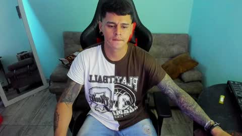 Snapshot of dage_19 chatting on 23, 12, 2024 my name is Jhon and I live in colombia online show from 23, 12, 2024