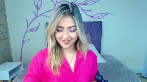 Snapshot of dahliamoore chatting on 8, 2, 2025 Dahlia online show from 8, 2, 2025