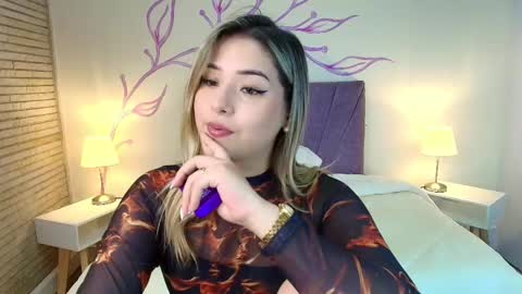 Snapshot of dahliamoore chatting on 6, 3, 2025 Dahlia online show from 6, 3, 2025