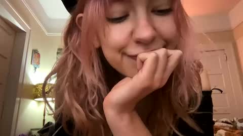 Snapshot of daisybaby699 chatting on 5, 2, 2025 DaisyB3 online show from 5, 2, 2025