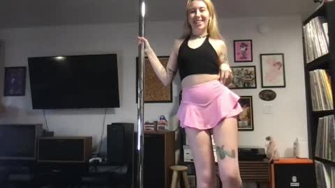 Snapshot of daisymynx chatting on 13, 4, 2026 daisymynx online show from 13, 4, 2026