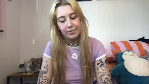 Snapshot of daisymynx chatting on 16, 4, 2026 daisymynx online show from 16, 4, 2026