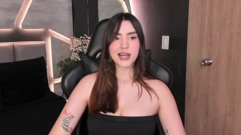 Snapshot of dakotarussell_ chatting on 25, 4, 2026 Dakota online show from 25, 4, 2026