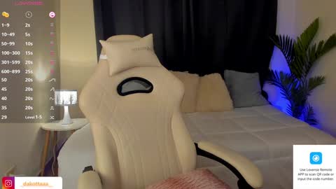 dakottaa__ online show from 12, 12, 2024