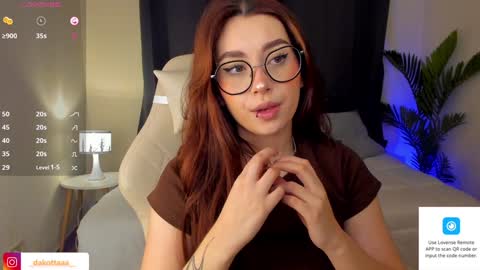 dakottaa__ online show from 20, 12, 2024