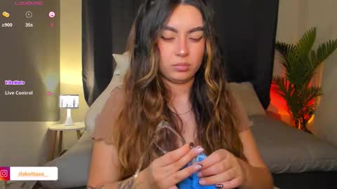 dakottaa__ online show from 24, 3, 2026