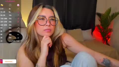 dakottaa__ online show from 25, 7, 2026