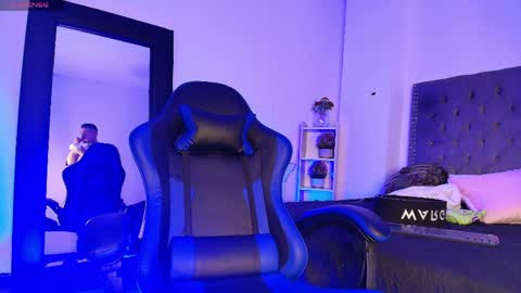 Dallas whitee online show from 4, 4, 2026