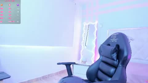 damian_tay1 online show from 11, 7, 2026
