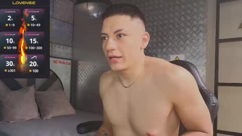 Snapshot of damianphill chatting on 22, 12, 2024 Damian Phill online show from 22, 12, 2024