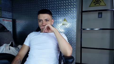 Snapshot of damianphill chatting on 3, 1, 2025 Damian Phill online show from 3, 1, 2025