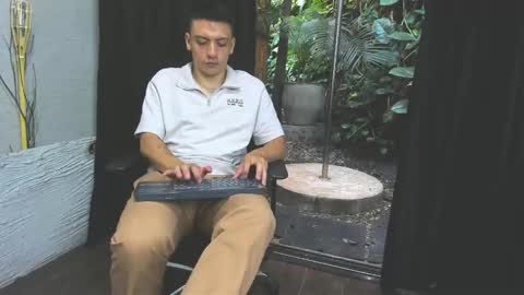 Snapshot of damianphill chatting on 17, 1, 2025 Damian Phill online show from 17, 1, 2025