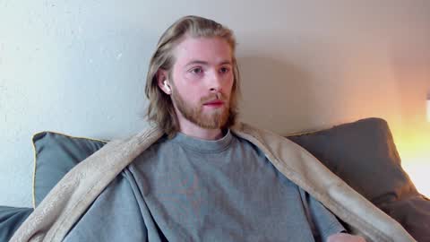 Snapshot of damien_diamond chatting on 18, 12, 2024 damien_diamond online show from 18, 12, 2024