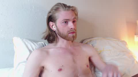 Snapshot of damien_diamond chatting on 10, 1, 2025 damien_diamond online show from 10, 1, 2025