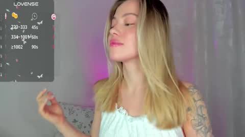 Snapshot of damn_cutie chatting on 19, 2, 2025 Tiana online show from 19, 2, 2025