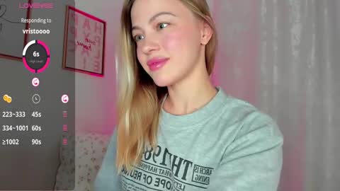 Snapshot of damn_cutie chatting on 12, 3, 2025 Tiana online show from 12, 3, 2025