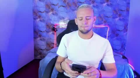 Snapshot of damon_baker0 chatting on 19, 6, 2026 Damon bakert online show from 19, 6, 2026