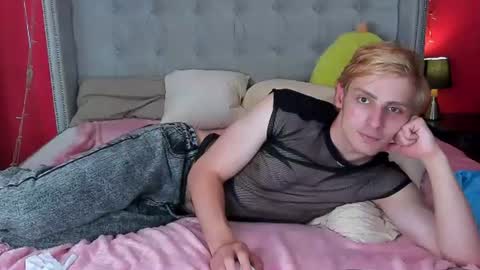 Snapshot of damonlux chatting on 8, 7, 2026 Damon online show from 8, 7, 2026