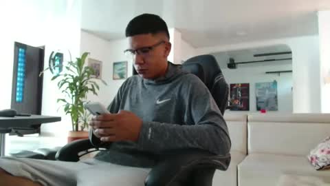 damyan_2003 online show from 5, 4, 2026