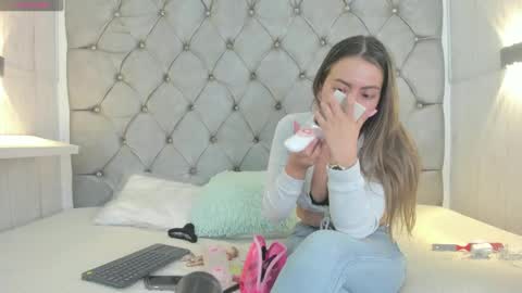 Snapshot of danaandthamaraangels chatting on 18, 1, 2025 online show from 18, 1, 2025