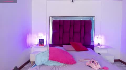 Snapshot of danaandthamaraangels chatting on 20, 1, 2025 online show from 20, 1, 2025