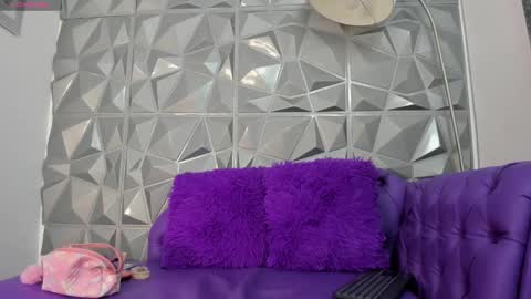 Snapshot of danaandthamaraangels chatting on 12, 3, 2025 online show from 12, 3, 2025