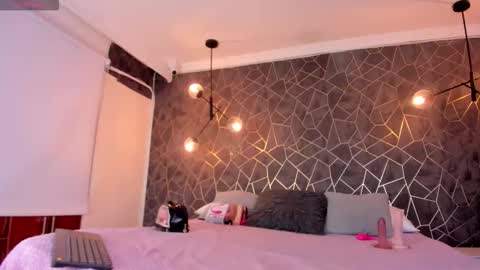 Snapshot of danaandthamaraangels chatting on 31, 10, 2025 online show from 31, 10, 2025