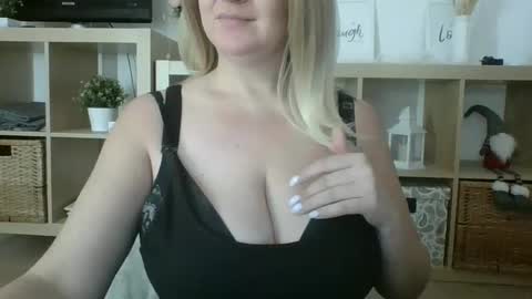 Snapshot of danahotmilf chatting on 18, 2, 2025 DanaHotMILF online show from 18, 2, 2025
