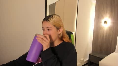 D A N I A online show from 19, 11, 2025