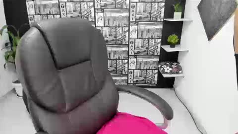 Snapshot of danielamonroe chatting on 8, 9, 2025 danielamonroe online show from 8, 9, 2025