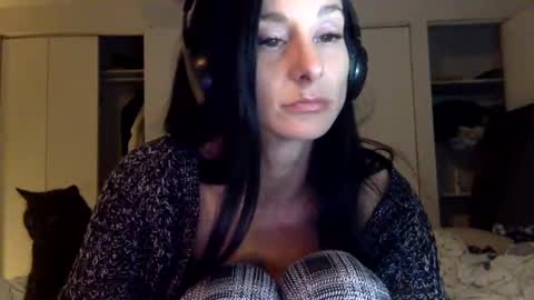 Snapshot of daniellbisous chatting on 23, 11, 2025 daniellbisous online show from 23, 11, 2025
