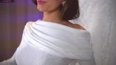 Snapshot of danielle_thomas chatting on 9, 3, 2025 Danielle online show from 9, 3, 2025