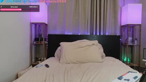 Snapshot of daniellemxxx chatting on 21, 10, 2025 daniellemxxx online show from 21, 10, 2025