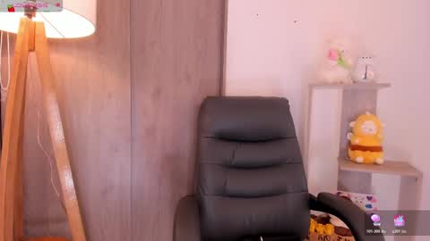 Danielle Rose online show from 8, 11, 2025