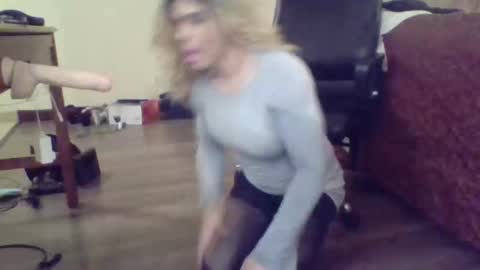 Snapshot of daniellledancing chatting on 16, 11, 2025 KinkyKimberly online show from 16, 11, 2025