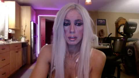 DanikaWhite69 online show from 16, 4, 2026