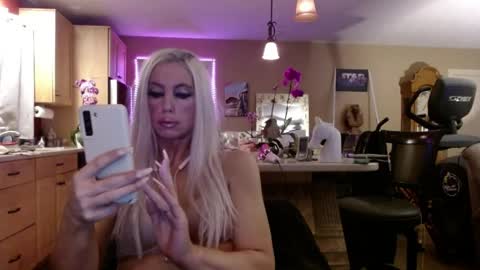 Snapshot of danikawhite69 chatting on 24, 5, 2026 DanikaWhite69 online show from 24, 5, 2026