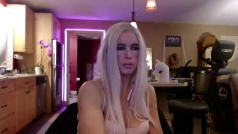 Snapshot of danikawhite69 chatting on 27, 5, 2026 DanikaWhite69 online show from 27, 5, 2026