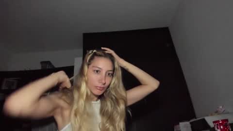 Snapshot of danikrosse chatting on 3, 12, 2024 Danik online show from 3, 12, 2024